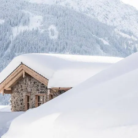 Lovely Chalet In A Panoramic Location ロイテ